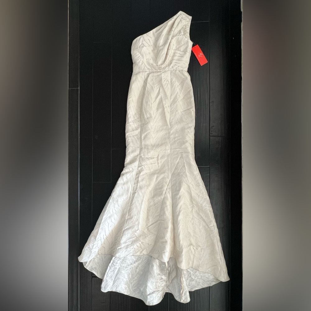 Monique Lhuillier dress size 4